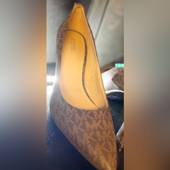 New Michael Kors Jet Set Heels - Picture 8 of 9